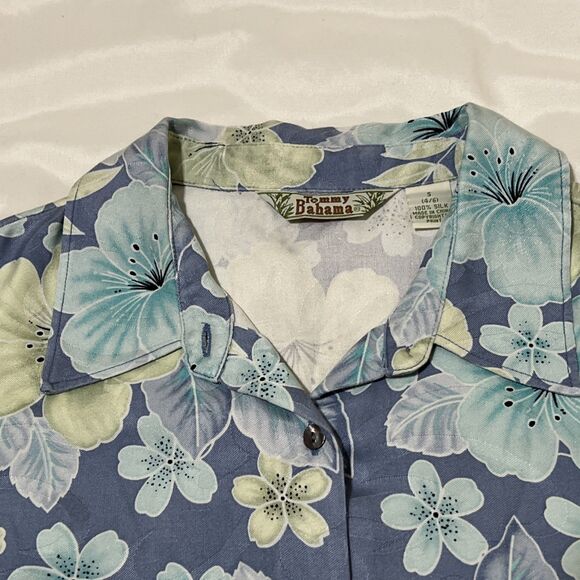2 Tommy Bahama 100% SILK Sleeveless Hawaiian Shirt Floral Tropical Button S - Picture 14 of 16